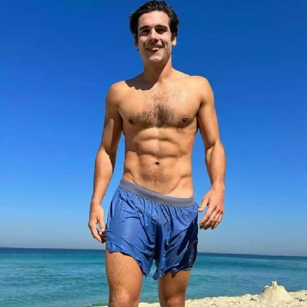 Ator Nicolas Prattes de rola dura no Instagram, será? - Fotos de Pênis