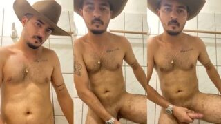 Vaqueiro safadinho pelado na internet e batendo punheta em vídeo amador